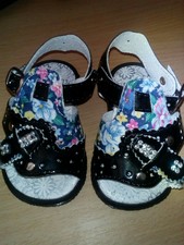 C57 HELLO KITTY ( vraiment trop choux ) !!!!!  SUPERBE SANDALE  FILLE T 17 NEUF 