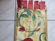 rideau en coton couleur jaune clair avec grosses fleurs rouge 135cmx 265