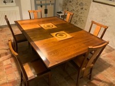 Table séjour et 6 chaises. Bois exotique, 140X140cm+allonge 60cm. Très bon état.