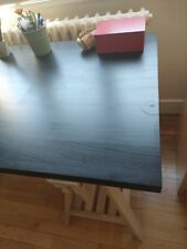 bureau ikea MÅLSKYTT / MITTBACK noir et bois 150X75 à tréteaux, très bon état 
