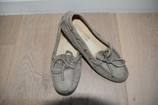 Mocassins daim gris-beige Boemos T 37, TBE