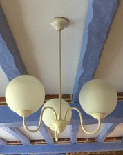 Suspension / Lustre métal laqué blanc avec 3 globes opale