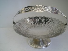 COUPE AJOUREE SUR PIED ARGENTERIE ANGLAISE AVEC ANSE TABLE DECORATION FRUITS