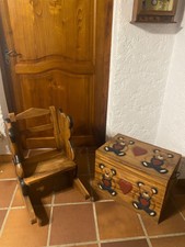 Coffre et rocking-chair en bois massif comme neufs
