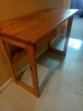 bureau en bois très bonne état et qualité disponible