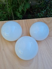 abat-jour globe en verre opaline blanche ouverture 4,5 cm vendu à l'unité