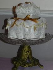 Coussin, porte alliances, style wedding cake, satin, dentelle Valencienne,