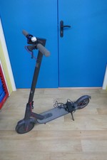 Trottinette électrique XIAOMI M365 Electric Scooter Noir (Hors services)