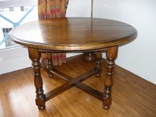 TABLE RONDE EN CHENE MASSIF - Diamètre 1.20 M + 2 Allonges 0.50 M