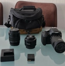 Appareil photo reflex canon eos 1200D + 3 objectifs 2 batteries Sacoche