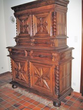 BUFFET DEUX CORPS A RETRAIT EN NOYER  XVIII eme LOUIS XIII