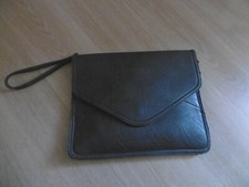 Porte document femme vert foncé. Intérieur 3 séparations L.32 x H26  Neuf