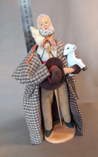 SANTON TERRE CUITE de CARBONE, 25cm, h&f portant des fagots de bois, habillés 