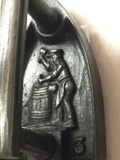 Magnifique petit fer à repasser 10x6 corporation tonnelier, fûts, vins, tonneaux