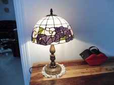Lampe de salon de style Tiffany en bon état général, fonctionne 50cm de haut.