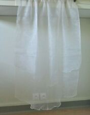 Petit rideau voile polyester,  double épaisseur superposée,   bas festonné 90cm