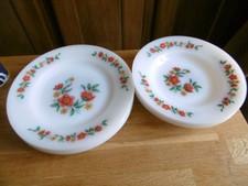 lot 9 assiettes arcopal France motif fleurs orange rouge 70s plates et creuses