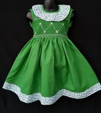Robe smocks sans manches en coton vert bordure fleurie 3 ans à 12 ans