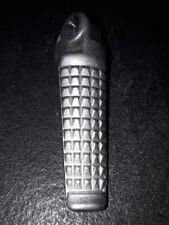 Cale-pied / repose-pied arrière gauche origine Suzuki 1000 GSXR 2003-2004.