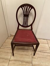 chaise médaillon en bois assise velours Bordeaux à restaurer