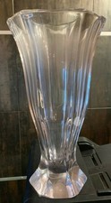 Vase en verre haut 36 cms diam maxi 20 cms très lourd (4,3 kgs) (H)