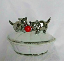 Bonbonnière en porcelaine  décor chatons