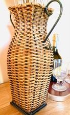 Vase en rotin et son bouquet de blés séchés