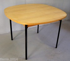 FRANCE 1950, TABLE DE SALLE A MANGER ,PIETEMENT EN FER LAQUE, PLATEAU ET RALLONG