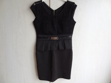 Robe noire sans manches, habillée, haut  dentelle, taille 38,basque plissée.