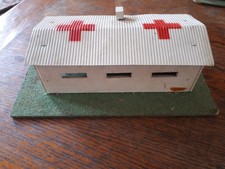  DEPREUX CASERNE "batiment hopital DINKY 1/43 ème  BON ÉTAT 25 X 15cm ANNÉES 50/