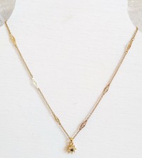 Collier fantaisie en métal couleur or avec petit pendentif en étoile