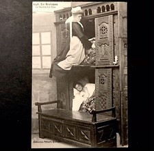 CPA Double Lit-Clos à étage Costume Breton Coll Villard Quimper
