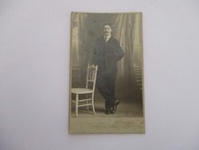 CDV PLAIN PIED D'UN JEUNE HOMME ELEGANT PHOTO B. AURIGILAC? A TOULOUSE 31