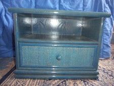 Table de chevet/nuit en bois et rotin bleu. Vintage. TBE