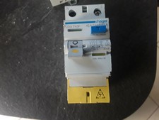 Interrupteur différentiel 40A 30 mA type A à vis bornes décalée Hager CDA743F