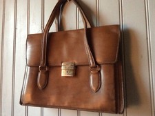 SAC A MAIN ANCIEN CUIR BRUN   . (A/)