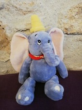 Doudou Disney Store Éléphant Dumbo Gris Chapeau Jaune col Rouge