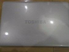 ensemble plasturgie ordinateur portable TOSHIBA L775 +lecteur graveur