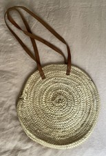 Sac à panier rond avec dentelles en cuir