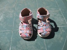 Sandales Rose imprimé Pointure 19 bebe Fille Marque FREEMOUSS occasion
