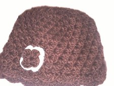 bonnet laine marron crochet fleur blanche et marron 50 cm tour