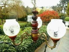 GRAND LUSTRE SUSPENSION 3 BRANCHES BRONZE ET BOIS 3 GLOBES STYLISÉS ACIDE