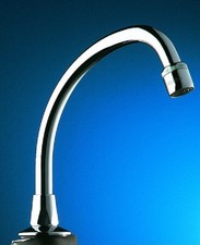 Bec Déverseur Orientable sur Table,Filetage et Col de Cygne 1/2 (15/21) Long 150