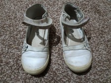 Jones Bootmaker Filles Chaussures Taille 25. état passable