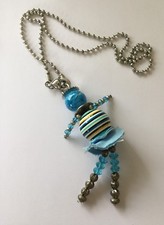 COLLIER/ PENDENTIF "POUPEE"/ PERLES METALLIQUES/ELEMENTS VARIA/ ANNEES 1960