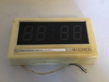 # Pendule Horloge industriel electronic digital clock Vintage design