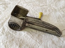 Ancien Ustensile de Cuisine Râpe à fromage MOULI GRATER