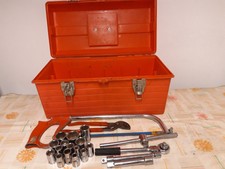 caisse à outils avec outils ( douilles, clé cliquet etc) d'occasion
