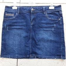 Jupe  jeans femme taille taille 44(46 cm de large sur 44 cm de long)