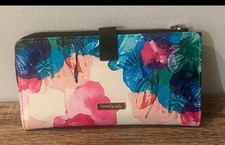 Portefeuille Femme Neuf  Marque DESIGUAL en similicuir Imprimé Floral int. Noir.